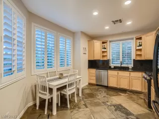 Photo #6: 2419246 Listing 