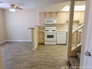 Photo #5: 2419247 Listing 