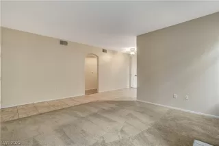 Photo #5: 2419266 Listing