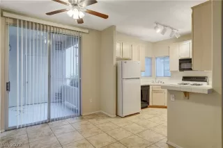 Photo #6: 2419266 Listing