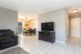 Photo #5: 2419268 Listing