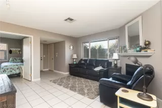 Photo #6: 2419268 Listing