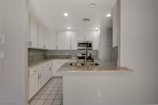 Photo #4: 2419270 Listing