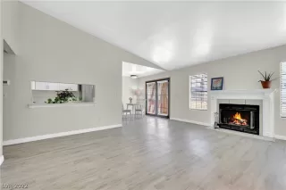 Photo #3: 2419284 Listing