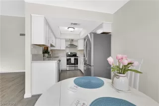 Photo #6: 2419284 Listing