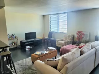 Photo #4: 2419373 Listing 