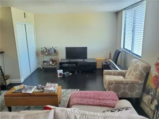 Photo #5: 2419373 Listing 