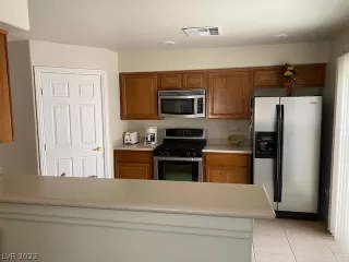 Photo #4: 2419414 Listing