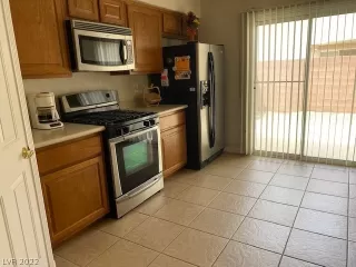 Photo #5: 2419414 Listing