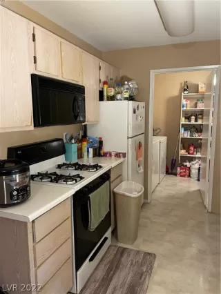 Photo #4: 2419425 Listing