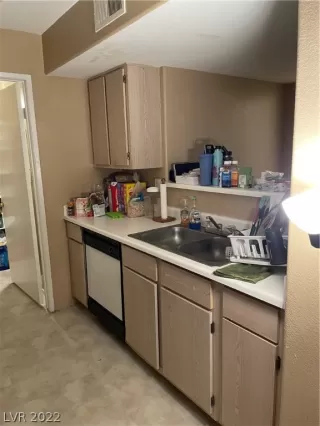 Photo #5: 2419425 Listing