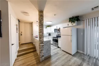 Photo #4: 2419481 Listing