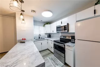 Photo #5: 2419481 Listing