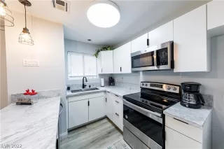 Photo #6: 2419481 Listing