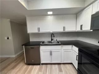 Photo #5: 2419514 Listing 