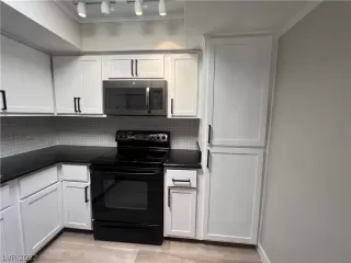 Photo #6: 2419514 Listing 