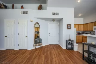 Photo #5: 2419567 Listing 