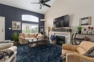 Photo #3: 2419583 Listing 