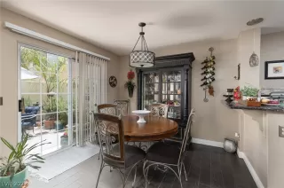 Photo #5: 2419583 Listing 