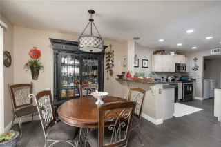 Photo #6: 2419583 Listing 