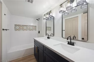 Photo #2: 2419611 Listing