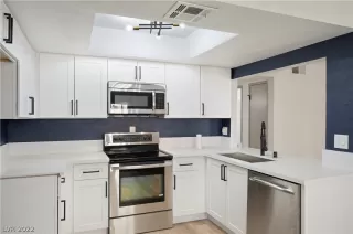 Photo #3: 2419611 Listing