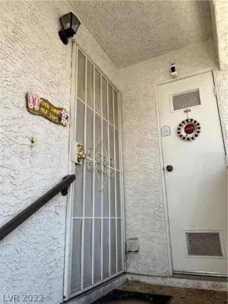 Photo #3: 2419699 Listing 