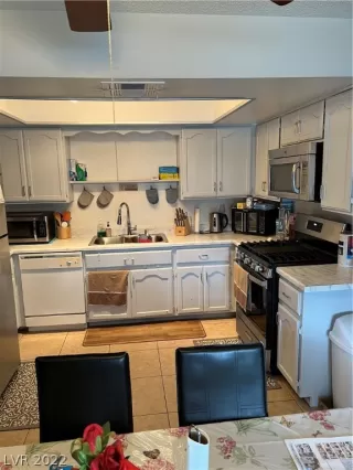 Photo #5: 2419699 Listing 