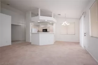 Photo #5: 2419707 Listing 