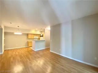 Photo #3: 2419708 Listing 