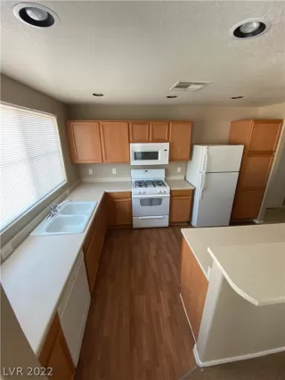 Photo #3: 2419765 Listing 