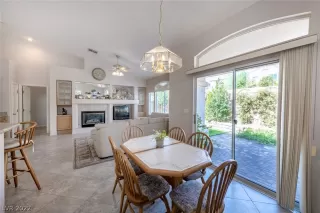 Photo #3: 2419798 Listing 