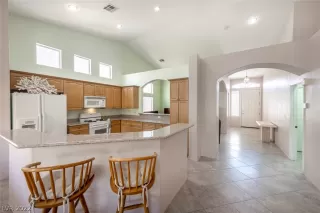 Photo #5: 2419798 Listing 