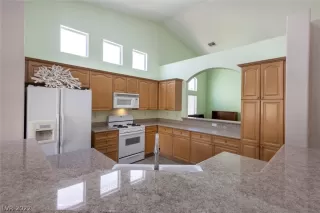 Photo #6: 2419798 Listing 