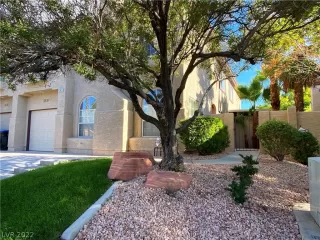 Photo #2: 2419808 Listing