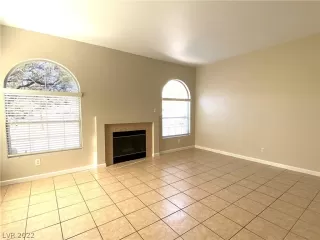 Photo #3: 2419808 Listing