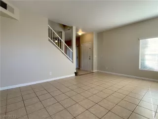 Photo #4: 2419808 Listing