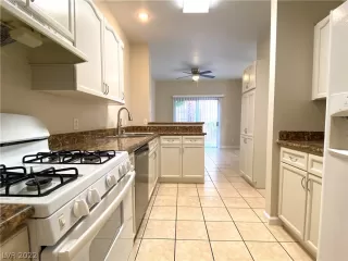 Photo #6: 2419808 Listing