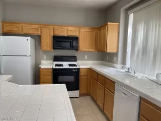 Photo #5: 2419811 Listing 