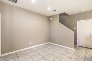 Photo #4: 2419835 Listing