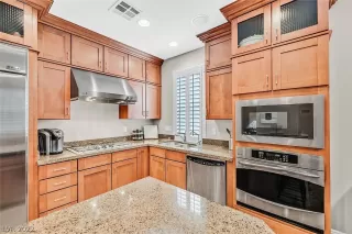 Photo #5: 2419838 Listing