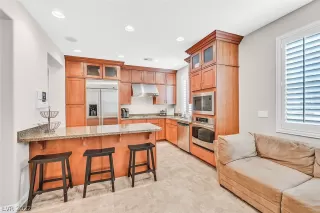 Photo #6: 2419838 Listing