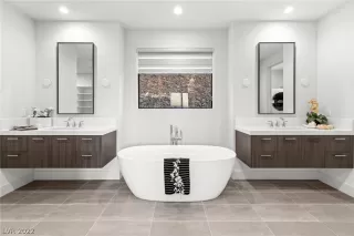 Photo #1: 2419841 Listing 