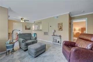 Photo #6: 2419843 Listing