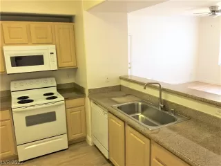 Photo #3: 2419914 Listing