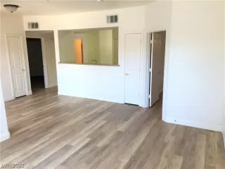 Photo #6: 2419914 Listing