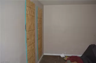 Photo #5: 2419929 Listing 