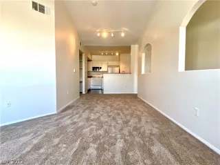 Photo #5: 2420027 Listing