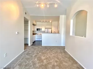 Photo #6: 2420027 Listing