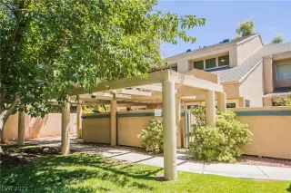 Photo #1: 2420056 Listing